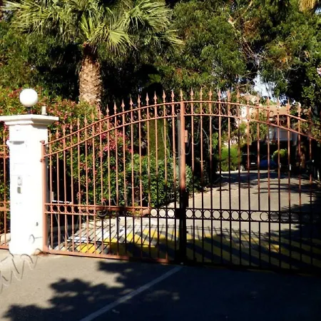 Apartamento Hyeres, Magnifique Parc De La Presqu'ile Avec Piscine Et Face A Porquerolles ! *